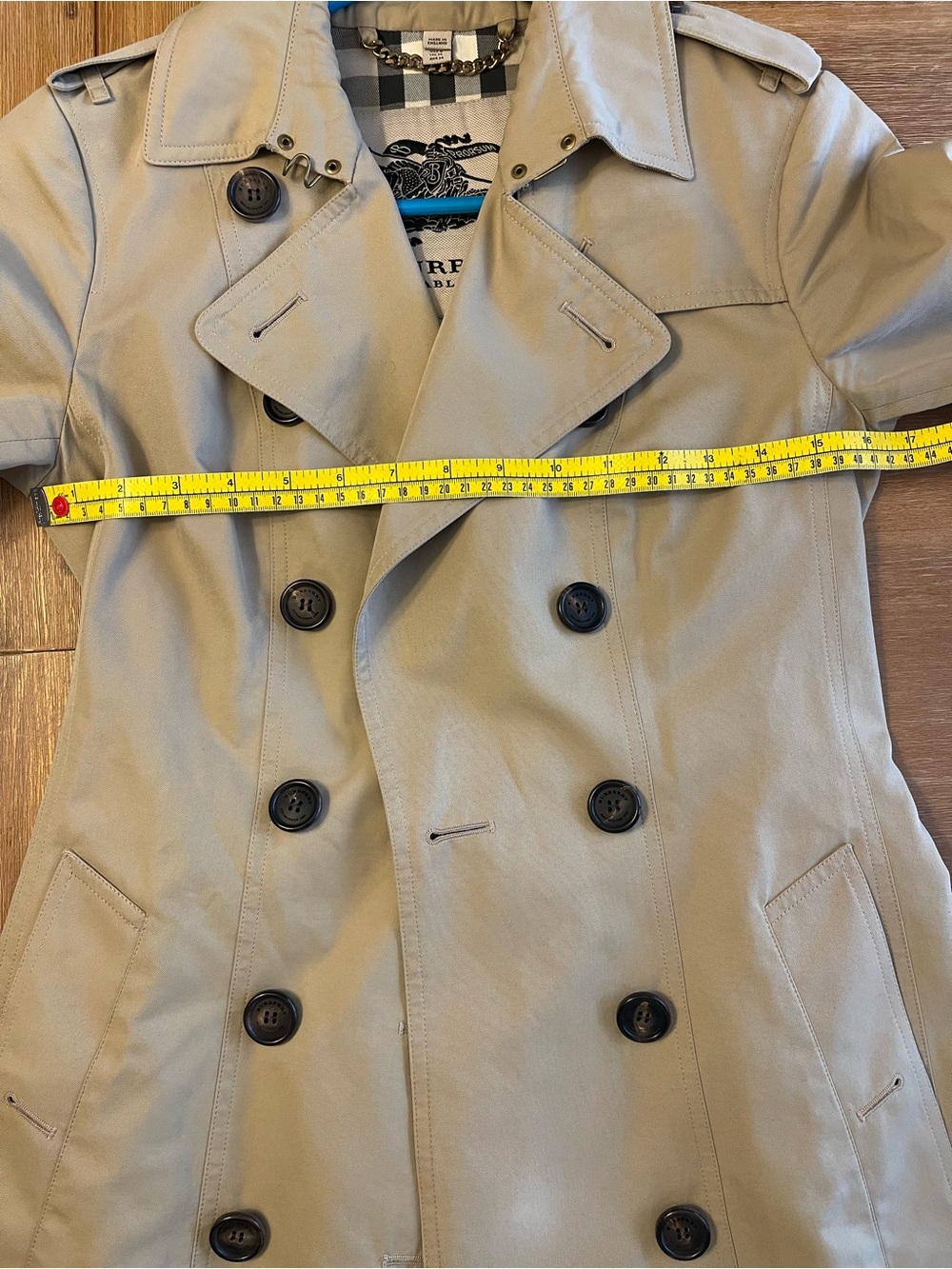 Authentic Burberry Beige Double-Breasted Trench Coat - Picture 14 of 14